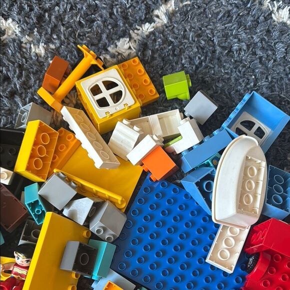 Bundle of Lego Duplo Blocks and Carrying Case - Picture 6 of 11